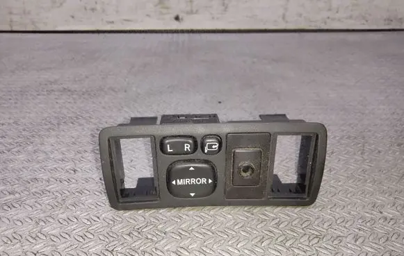 Toyota Avensis T250 Wing mirror switch 183575