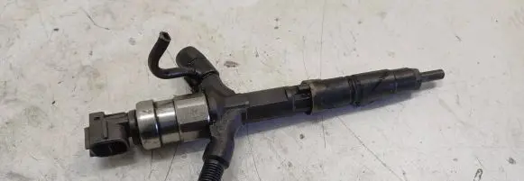 Toyota Corolla Verso E121 Fuel injector 2367027020