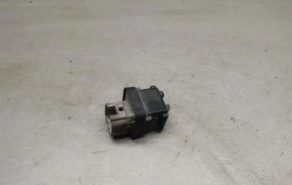Toyota Yaris Glow plug pre-heat relay 2861067010 1567000671
