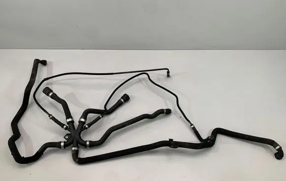 Coolant pipe/hose