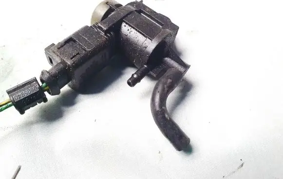 Volkswagen Touran I Turbo solenoid valve 1j0906283c