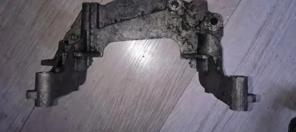 Opel Corsa D Engine mounting bracket 55219008