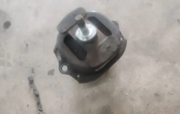 BMW X5 E70 Engine mount bracket P678065302