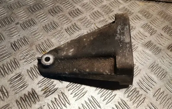 Mercedes-Benz C W203 Engine mounting bracket 6112230804 A6112230804