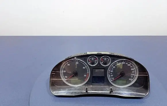 Speedometer (instrument cluster)