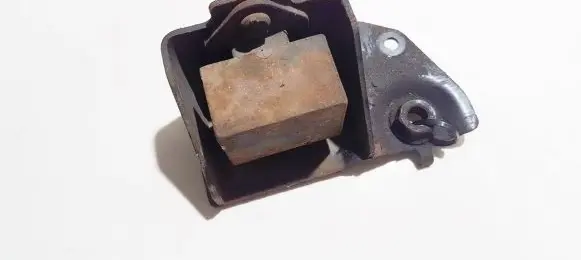 Toyota Avensis T250 Engine mount bracket