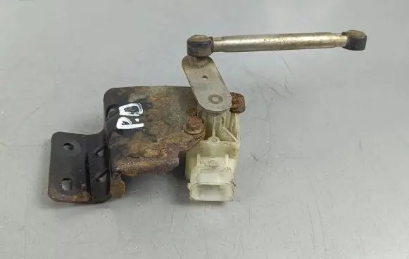 Maserati Quattroporte Air suspension front height level sensor 89077263