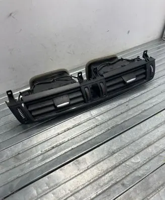 BMW X5 F15 Dash center air vent grill 9252648 08102016 0859210
