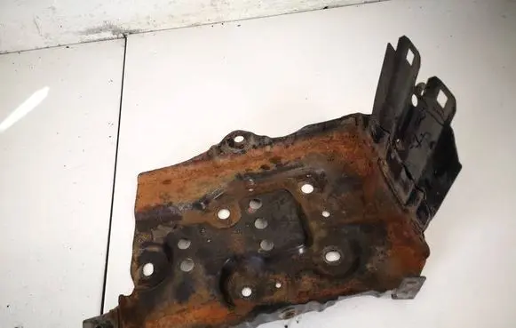 Nissan X-Trail T30 Battery bracket 