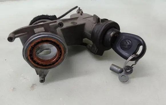 Volkswagen Transporter - Caravelle T4 Ignition lock 701905851