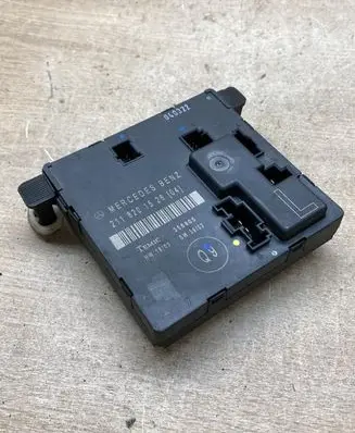 Mercedes-Benz E W211 Door control unit/module 2118201526