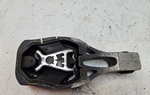 Citroen C5 Aircross Engine mount bracket 9811786680