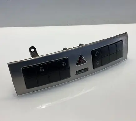 Mercedes-Benz C W203 Hazard light switch 2038702610 33635002 5109650600
