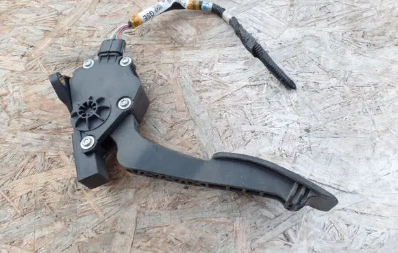 Subaru Legacy Accelerator throttle pedal 36010AC140