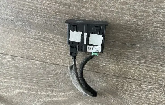 Nissan Qashqai USB socket connector 253316UQA0