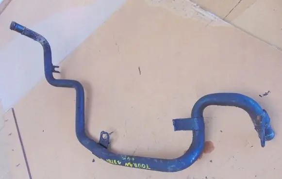 Volkswagen Touran I Engine coolant pipe/hose