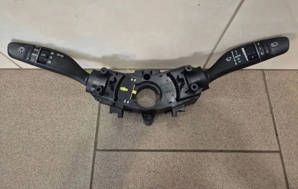 Hyundai Kona I Wiper turn signal indicator stalk/switch 93403J9960