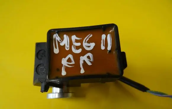 Renault Megane II Airbag deployment crash/impact sensor 8200411025