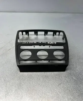 Skoda Octavia Mk2 (1Z) Radio/GPS head unit trim 1Z0858069A