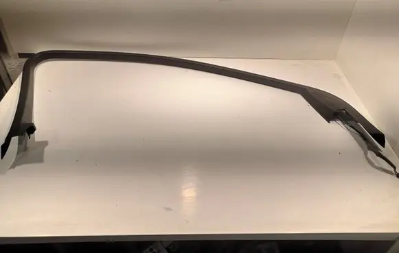 Volkswagen Phaeton Front door glass trim molding 3D0867587