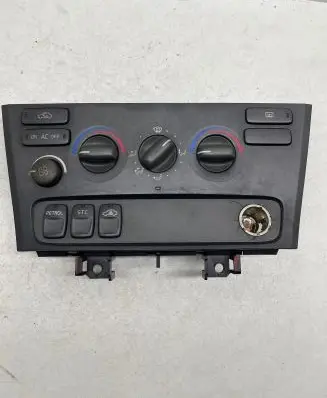 Volvo V70 Air conditioning (A/C) switch 0NAC0FF0 7923