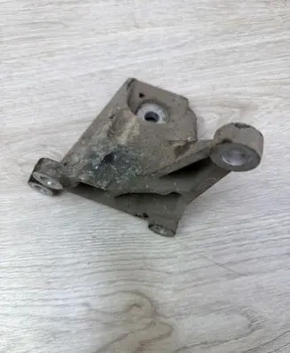 Cadillac SRX Engine mounting bracket 10360743