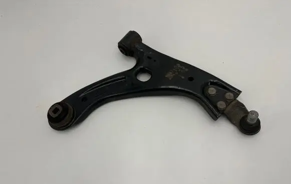 Volvo XC40 Front lower control arm/wishbone 32221282