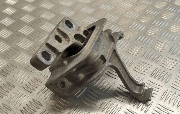Volkswagen Golf VII Engine mount bracket G3106420 G3109470