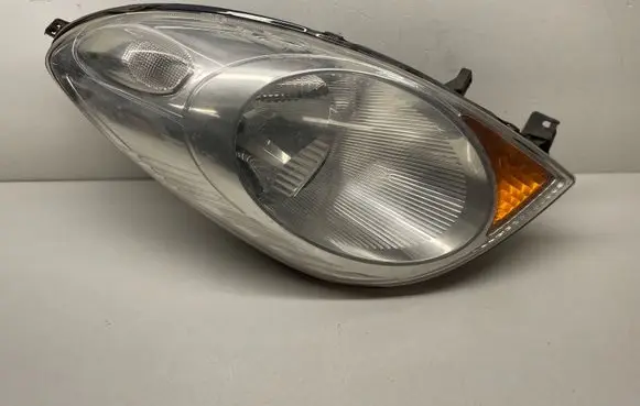 Nissan Note (E11) Headlight/headlamp 260109U100