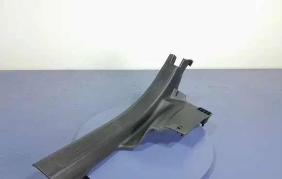 Foot area side trim