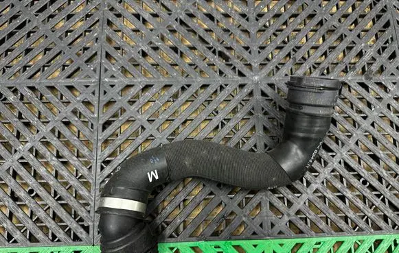 BMW 1 E81 E87 Engine coolant pipe/hose 7811923