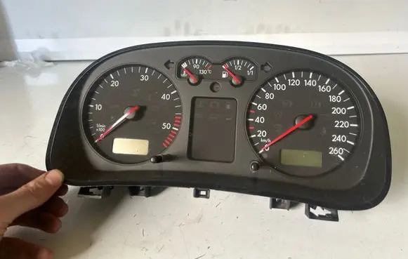 Volkswagen Golf IV Speedometer (instrument cluster) 0263618033 1J0920802G 0105380699