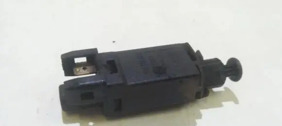 Volkswagen PASSAT B3 Brake pedal sensor switch 191945515