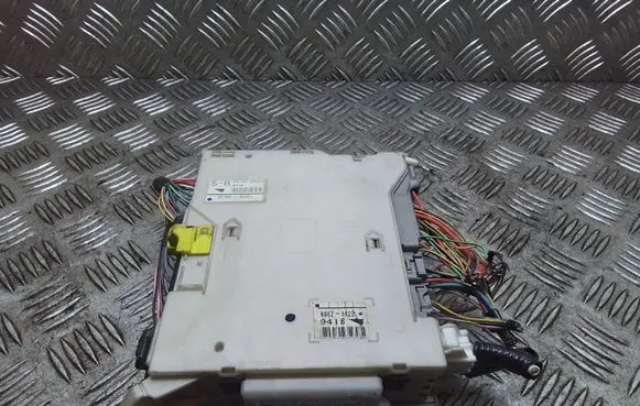 Lexus IS 220D-250-350 Fuse module 8273053050