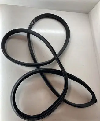 Honda CR-V Front door rubber seal 