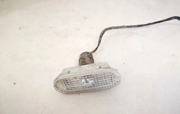Volkswagen Golf III Front fender indicator light 1j5949117a