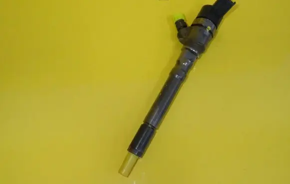 Hyundai Trajet Fuel injector 0445110064