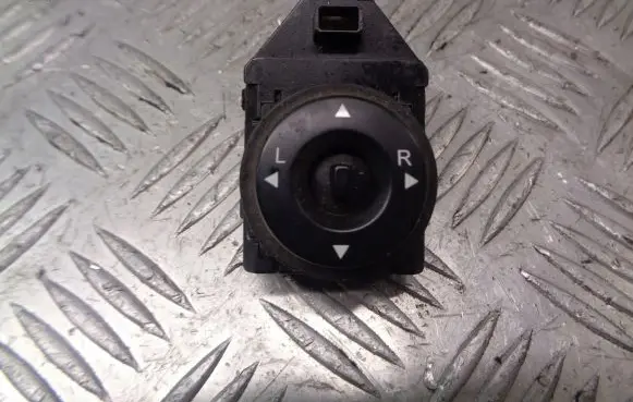 KIA Ceed Wing mirror switch