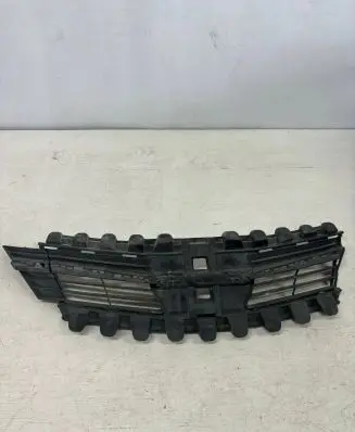 Toyota Verso Front bumper upper radiator grill 531110F060