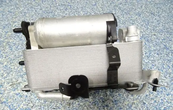 BMW X4M F98 Air conditioning (A/C) air dryer 8075560