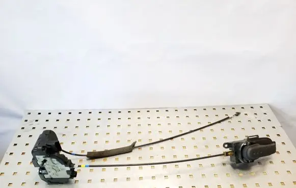 Nissan Note (E11) Rear door lock 24205078