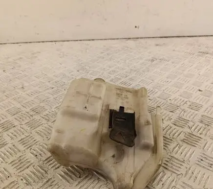 Honda CR-V Windshield washer fluid reservoir/tank 