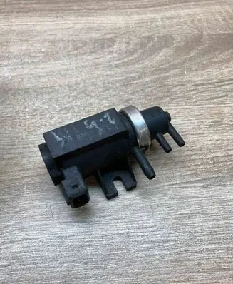 BMW 5 E39 Turbo solenoid valve 2246175 72190323