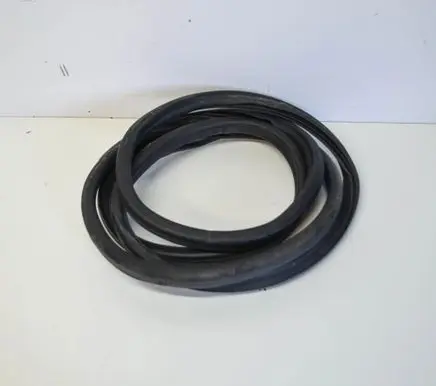 Trunk rubber seal (body)