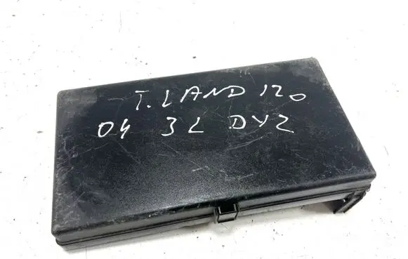 Toyota Land Cruiser (J120) Fuse box cover 8266260320