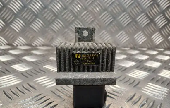 Renault Clio III Glow plug pre-heat relay 7700115078