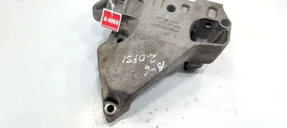 Audi A3 S3 A3 Sportback 8P Engine mounting bracket 06F199207H