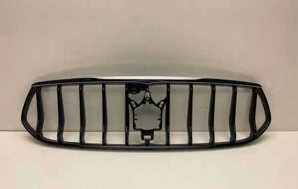 Maserati Quattroporte Front bumper upper radiator grill 670061976 670061975