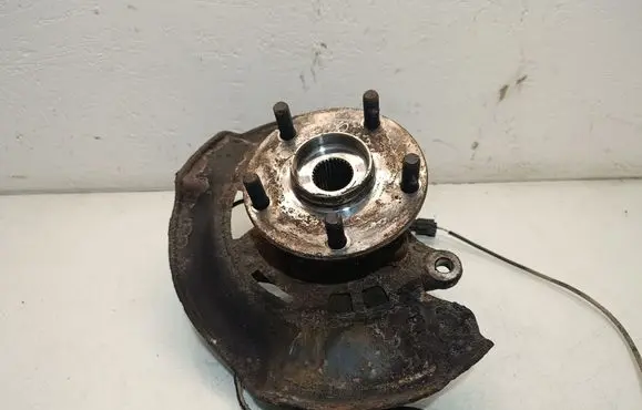 Toyota RAV 4 (XA40) Front wheel hub 