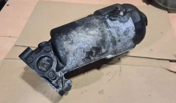 Land Rover Discovery Oil filter cover 